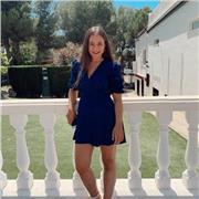 Estudiante de Magisterio imparte clases de repaso y apoyo a niñas y niños